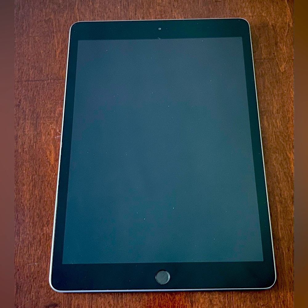 iPad (8th Generation). Pre-Owned